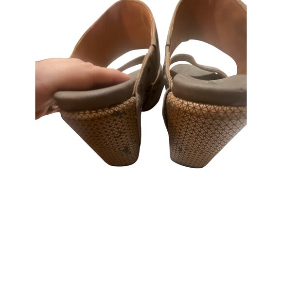 Naked Feet Taupe Open-Toe Studded Leather Wedge Sandals Size 5.5 Women - Picture 5 of 9